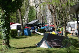 Kampeerplaats(en) - Pakket 2 Pers.+ 1 Voertuig + Tent Of Caravan + Elektriciteit - Camping les Actinidias