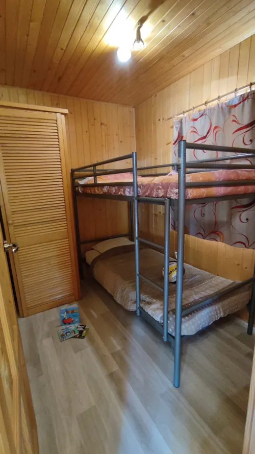 Mietunterkunft - Chalet 5 Personen 2 Schlafzimmer Klimatisiert Samstag/Samstag - image n°5 - Camping les Actinidias