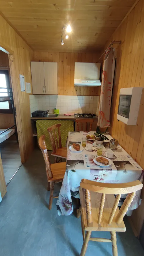 Mietunterkunft - Chalet 5 Personen 2 Schlafzimmer Klimatisiert Samstag/Samstag - image n°6 - Camping les Actinidias