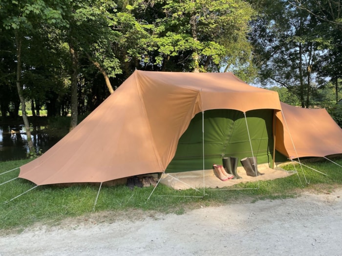 Forfait Nature : Emplacement + 1 Voiture + 1 Tente, Caravane Ou Camping-Car Sans Électricité