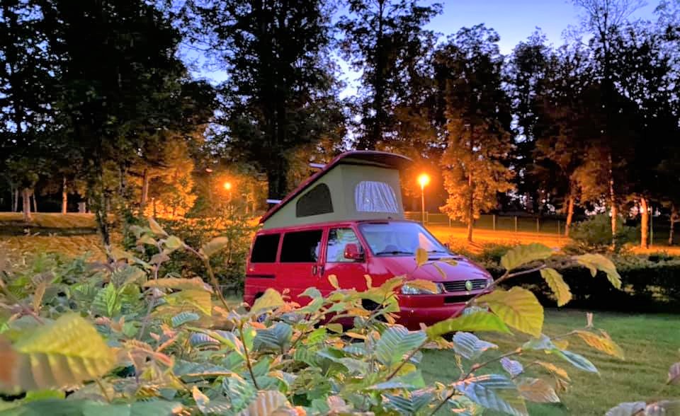 Confort Pitch: car + tent/caravan or camping-car + electricity