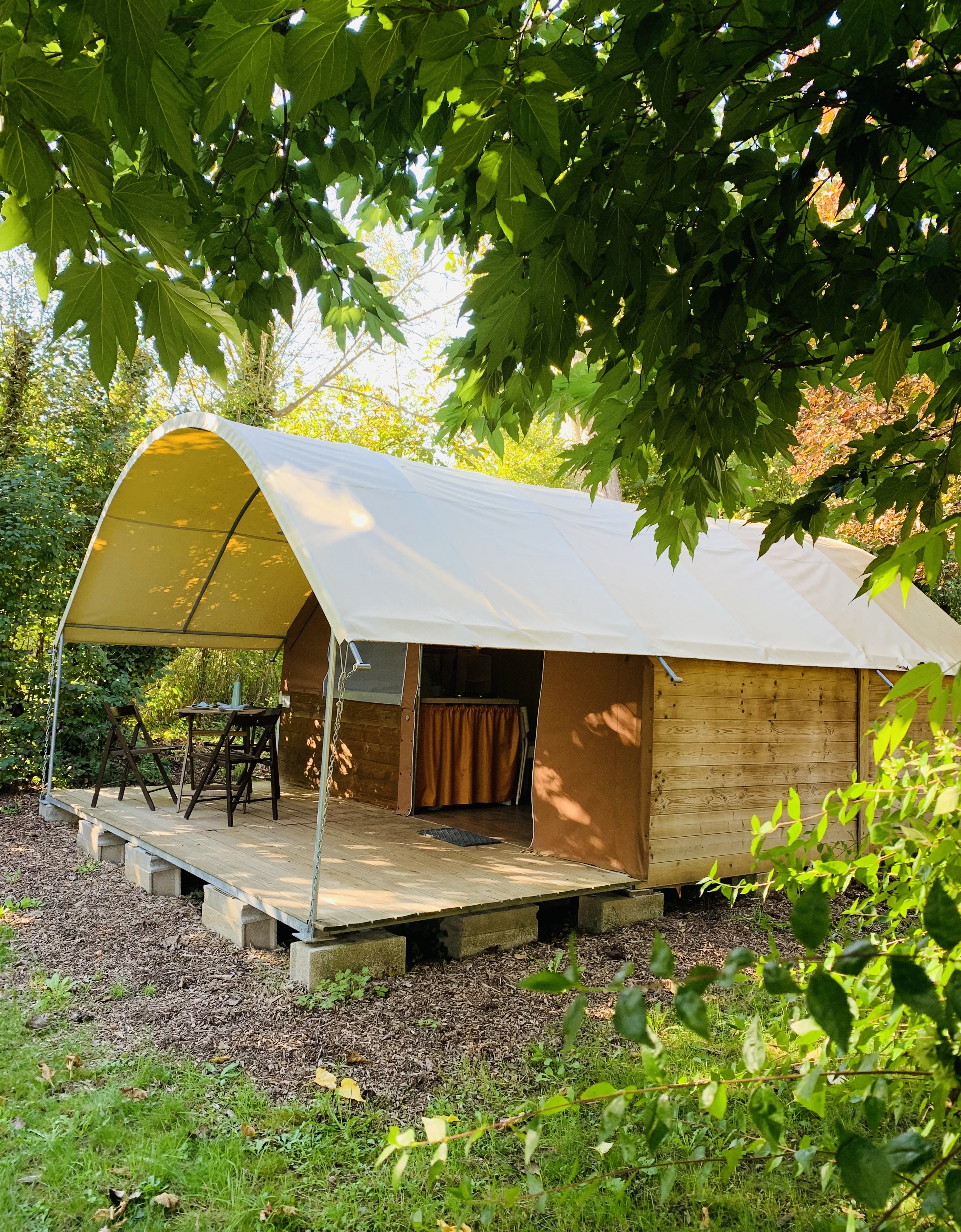 Location - Tente Standard Kibo 20M² (2 Chambres) Sans Sanitaire + Terrasse Couverte 8M² - Flower Camping Le Tiradou