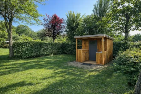 Kampeerplaats(en) - Premium Freecamp-Arrangement - Staanplaats Met Eigen Douche En Sanitair - Flower Camping Le Tiradou