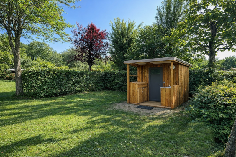 Premium-Freecamp-Paket – Stellplatz mit eigener Dusche und Sanitäranlagen