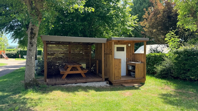Premium Freecamp-arrangement - staanplaats met eigen douche en sanitair