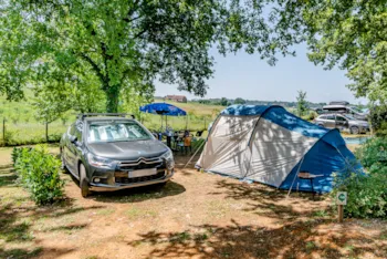 Stellplatz - Pitch 2 Umbrellas | 85M² |  With Electricity - - Camping Marvilla Parks  - Camping Saint Avit Loisirs