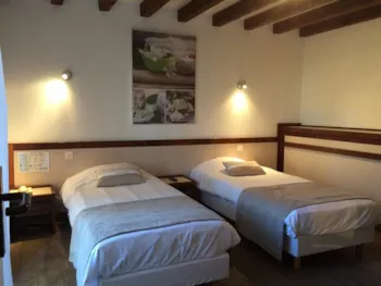 Zimmer - Bedroom 3 Single Beds | 26M² | Tv - - Camping Marvilla Parks  - Camping Saint Avit Loisirs