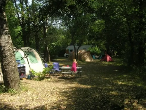 Confort - Emplacement 2 Personnes + Tente Ou Caravane + Electricite 10A + Vehicule