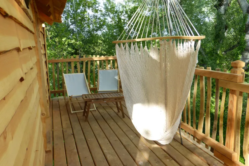 Cabane Perchée Dans Les Arbres