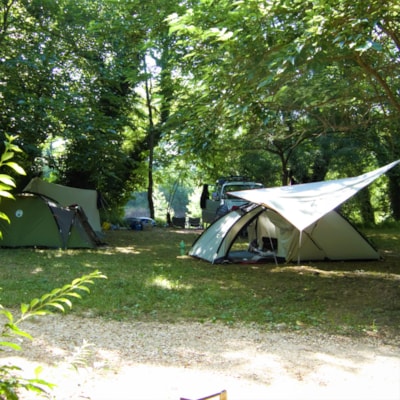 COMFORT - SPACE 2 persons + TENT or CARAVAN + ELECTRICITY 10A + VEHICLE — 4