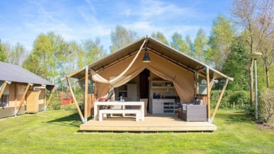 Luxury safari tent with XL sanitary facilities.