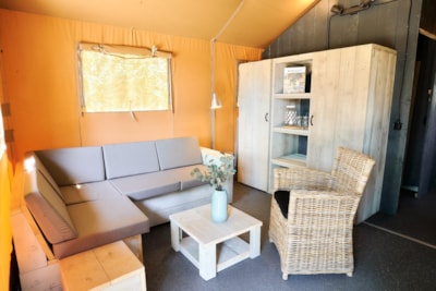 Luxury safari tent with XL sanitary facilities.