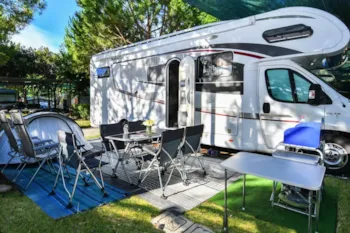 Pitch - Pitch Extra 90 M² Supplied With Drinking Water On Site And Clear Water And Grey Water Drainage - Riva Nuova Camping Village