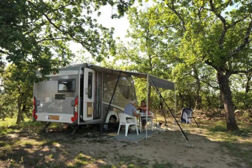 Stellplatz - Stellplatz Standard - image n°2 - Camping Chadeyron