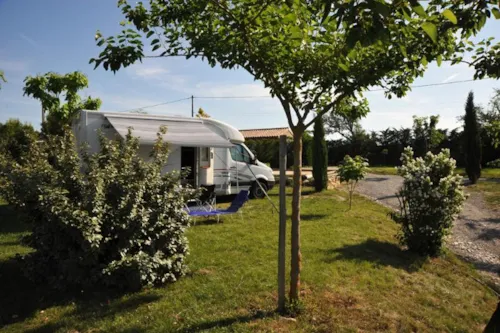 Stellplatz - Stellplatz Standard - image n°3 - Camping Chadeyron