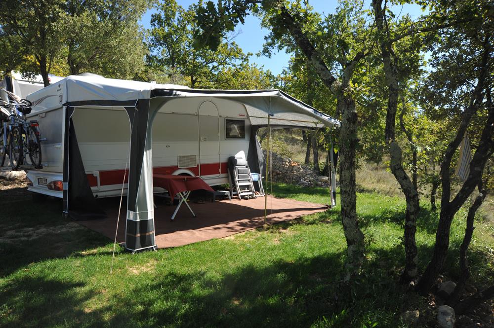 Kampeerplaats - Groot Confort Plaats - Camping Chadeyron