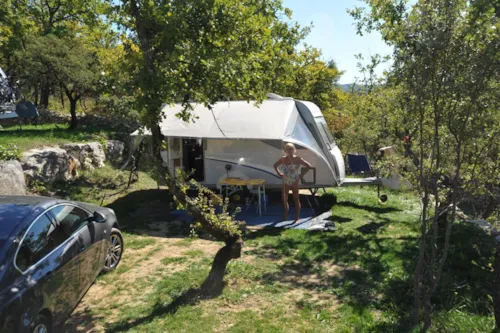 Kampeerplaats(en) - Groot Confort Plaats - image n°2 - Camping Chadeyron
