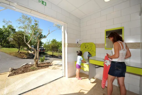 Kampeerplaats(en) - Groot Confort Plaats - image n°4 - Camping Chadeyron