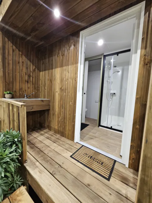 Stellplatz - Campingplatz Mit Privaten Toiletten Und Kühlschrank - image n°5 - Camping Chadeyron