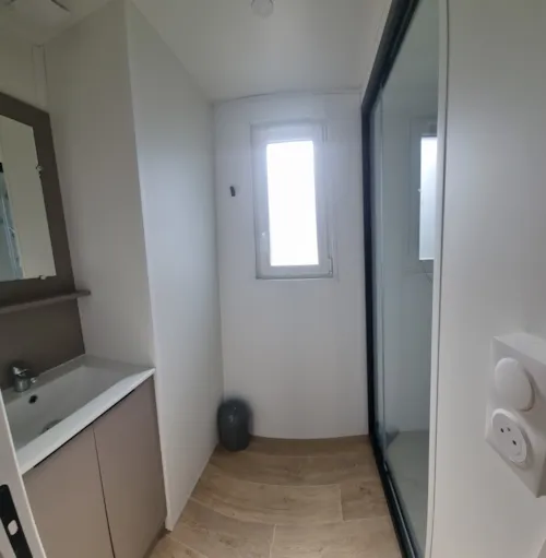 Mietunterkunft - Premium Mobilheim 2026 Mit Aussicht Und Klimaanlage 2 Schlafzimmer 4 Personen - image n°8 - Camping Chadeyron