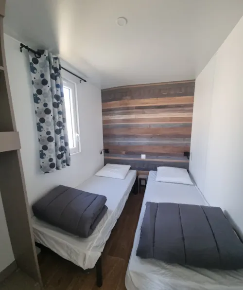 Mietunterkunft - Premium Mobilheim 2026 Mit Aussicht Und Klimaanlage 2 Schlafzimmer 4 Personen - image n°6 - Camping Chadeyron
