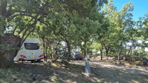 Stellplatz - Xl-Campingplatz - image n°2 - Camping Chadeyron