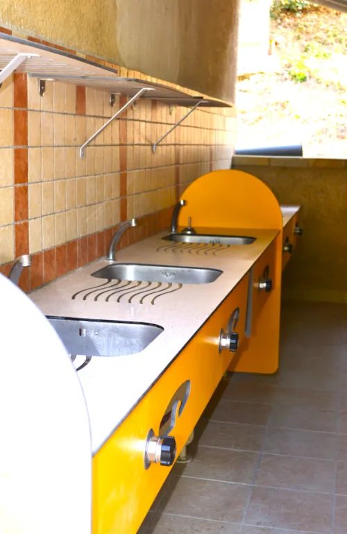 Emplacement - Emplacement Forfait 2 Personnes + Véhicule + Électricité 10 Amp. - image n°8 - Camping de la Claysse