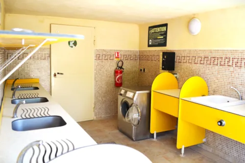 Emplacement - Emplacement Forfait 2 Personnes + Véhicule + Électricité 10 Amp. - image n°10 - Camping de la Claysse
