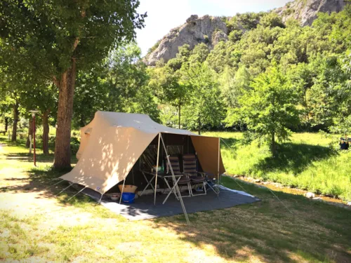 Emplacement - Emplacement Forfait 2 Personnes + Véhicule + Électricité 10 Amp. - image n°6 - Camping de la Claysse
