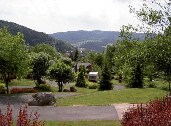 Emplacement : Voiture + Tente/Caravane Ou Camping-Car (Tarif Indiqué Pour 1 Personne)