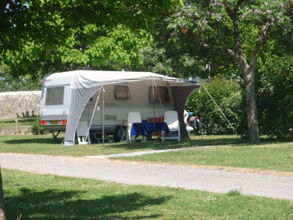 Emplacement - Forfait ** + Voiture + Électricité - YELLOH! VILLAGE - DOMAINE DE L'ESQUIRAS