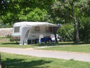 Emplacement - Forfait ** + voiture + électricité - YELLOH! VILLAGE - DOMAINE DE L'ESQUIRAS