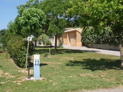 Stellplatz - Pauschale ** + Fahrzeug + Strom - image n°3 - YELLOH! VILLAGE - DOMAINE DE L'ESQUIRAS
