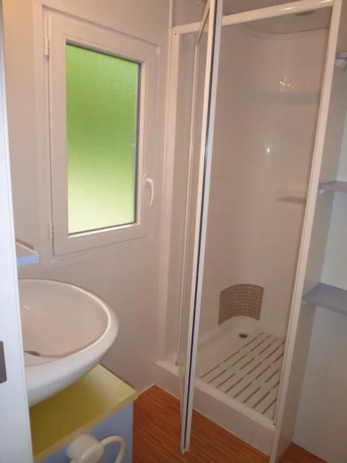 Mietunterkunft - Mobilheim Famille 29M² - Mit Integriertem Überdachte Terrasse Und 2 Zimmer - image n°7 - Camping MAUI