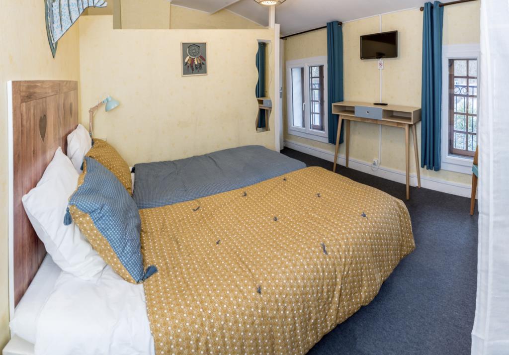 Bedroom - Standard Room With Shower - LA BOHEME Camping Hôtel