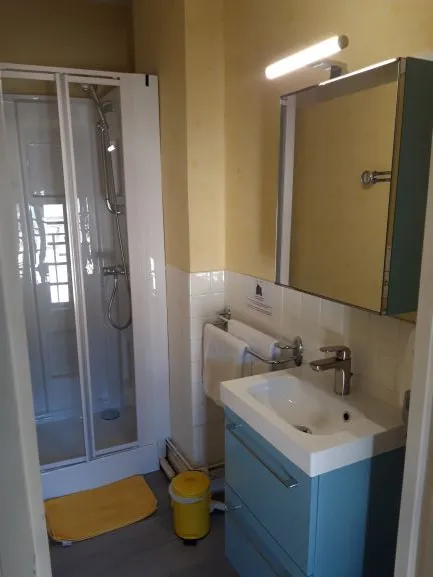 Zimmer - Traveler Room With Private Shower And Corridor Toilets - image n°4 - Camping MAUI