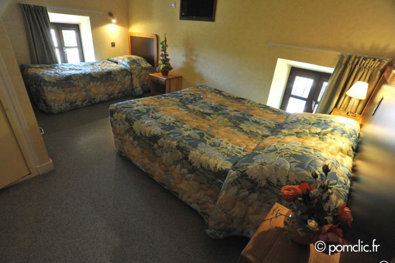 Bedroom - Chambre Hôtel - Camping du Cros d'Auzon