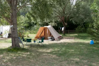 Stellplatz - Standard Stellplatz: 80-115M²,  Strom (10A) - Camping Les Rives du Lac