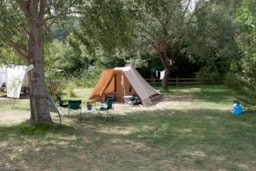 Kampeerplaats(en) - Standaard Plek : 80-115M², Electriciteit (10A) - Camping Les Rives du Lac