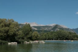 Camping Les Rives du Lac - image n°19 - Roulottes