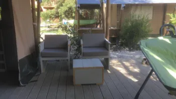 Mietunterkunft - Bungalow Safari: 2 Schlafräume, Küche, Kein Bad - Camping Les Rives du Lac