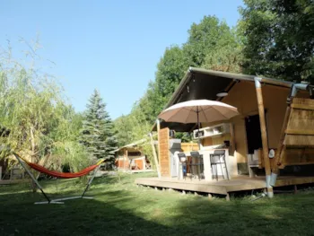 Mietunterkunft - Bungalow Cozy: 2 Schlafzimmer, Badezimmer, Wc, Küche, Elektrogrill - Camping Les Rives du Lac