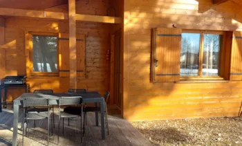 Mietunterkunft - Chalet Duo : 1 Schlafzimmer, Badezimmer, Wc, Küche, Elektrogrill - Camping Les Rives du Lac