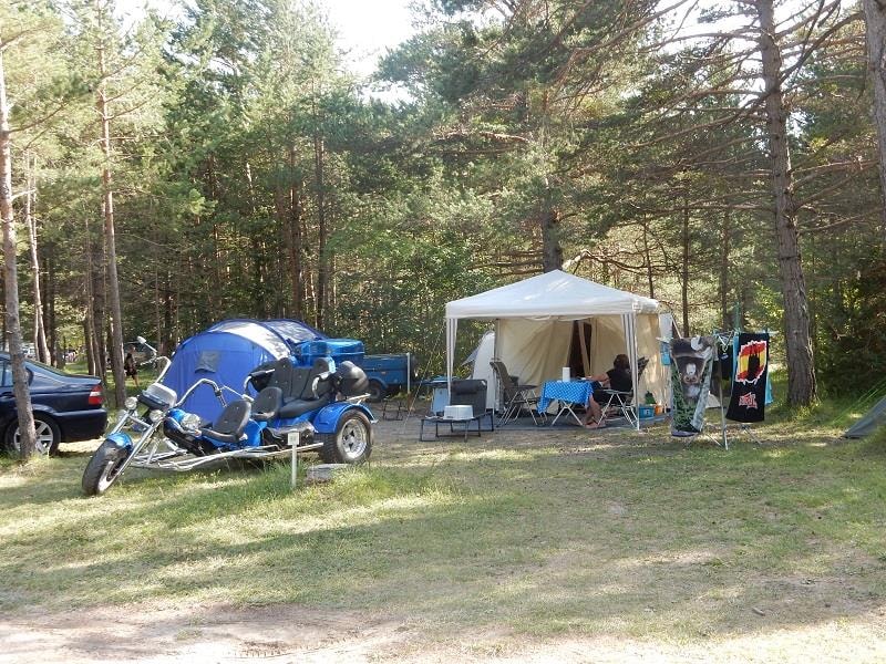 Emplacement camping + voiture