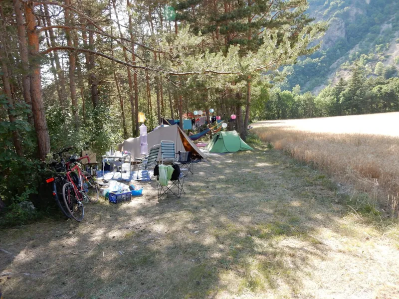 Emplacement Camping "Avec Vue" + Voiture