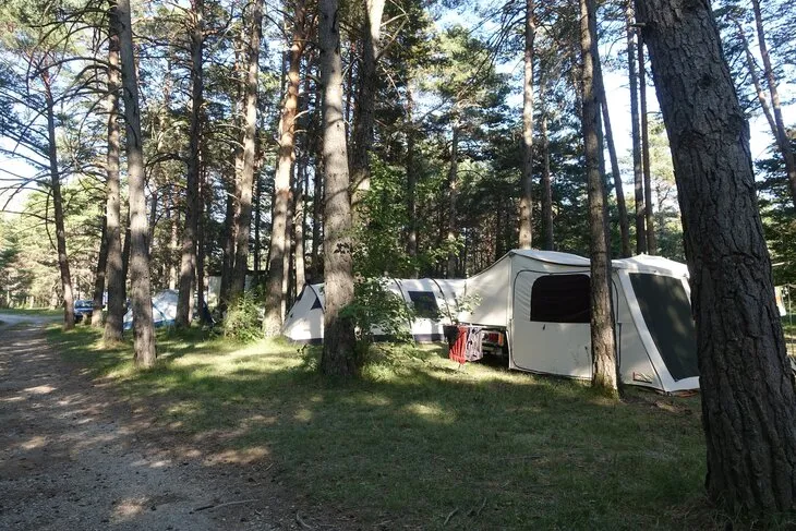 Emplacement Camping + Voiture