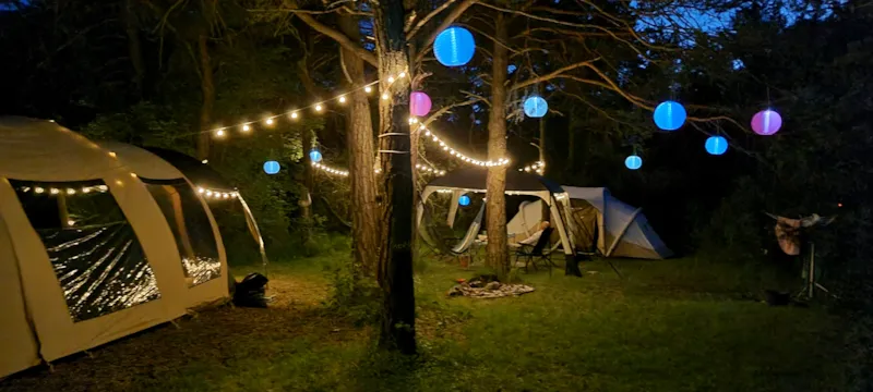 Emplacement Xl (+200M²) + Voiture