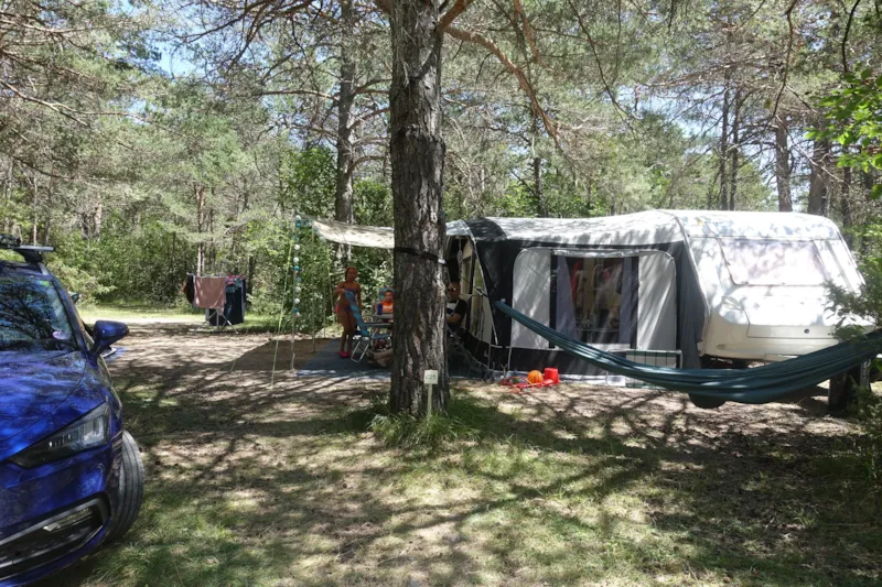 Emplacement Xl (+200M²) + Voiture