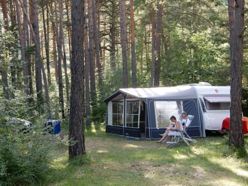 Emplacement Xl (+200M²) + Voiture