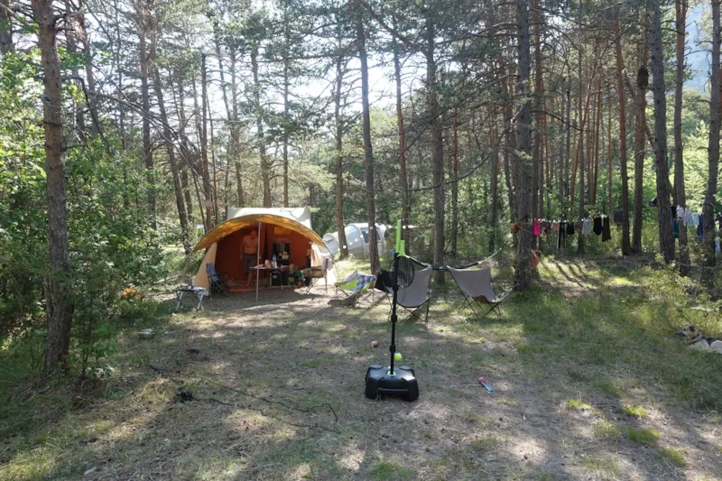 Emplacement Xl (+200M²) + Voiture